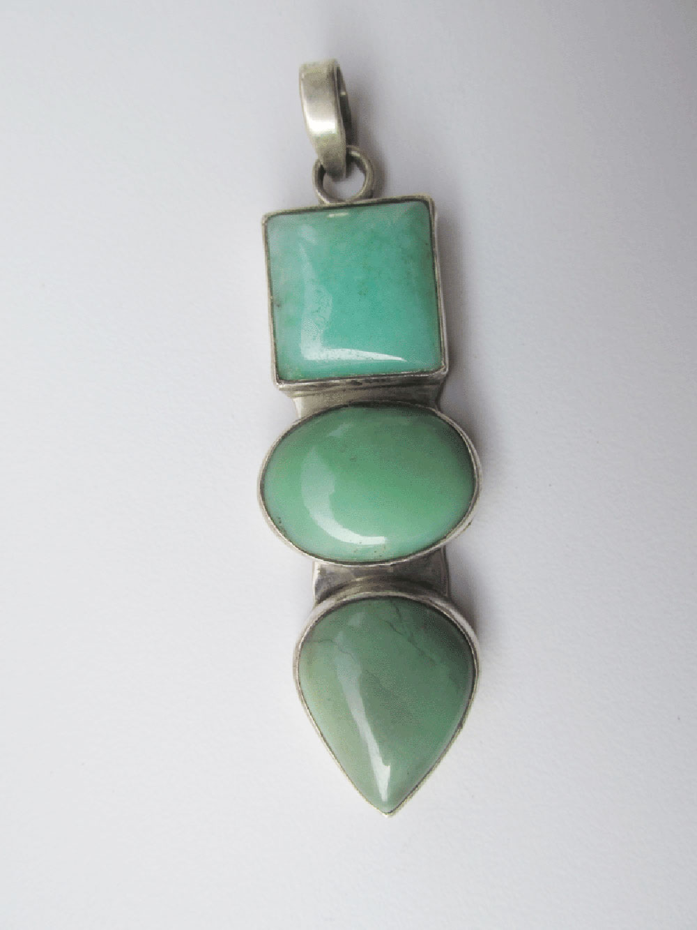 (P. 045) 925 Sterling Silver Green Opal Pendant