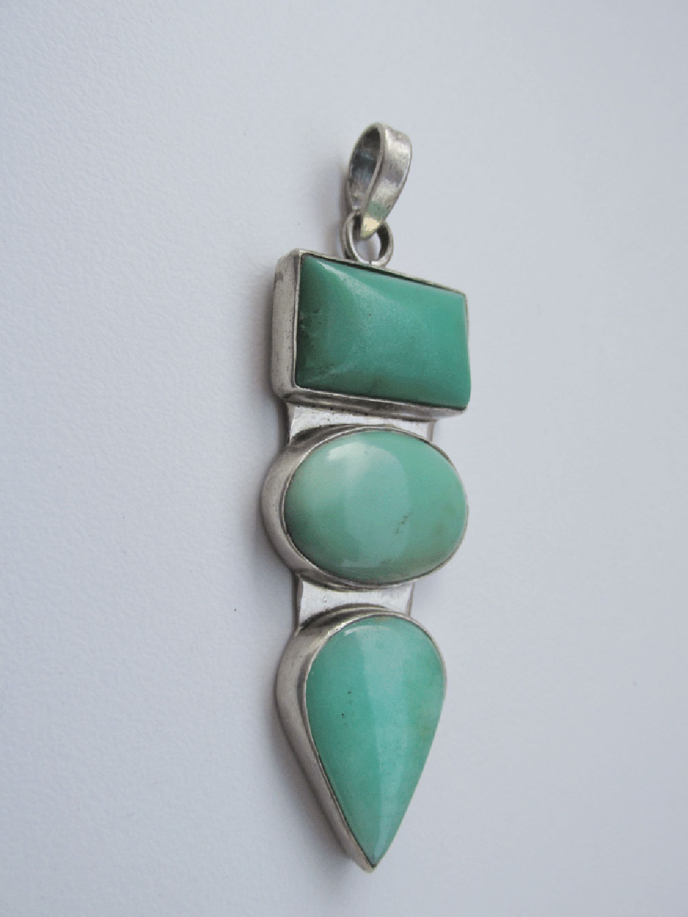 (P. 046) 925 Sterling Silver Green Opal Pendant