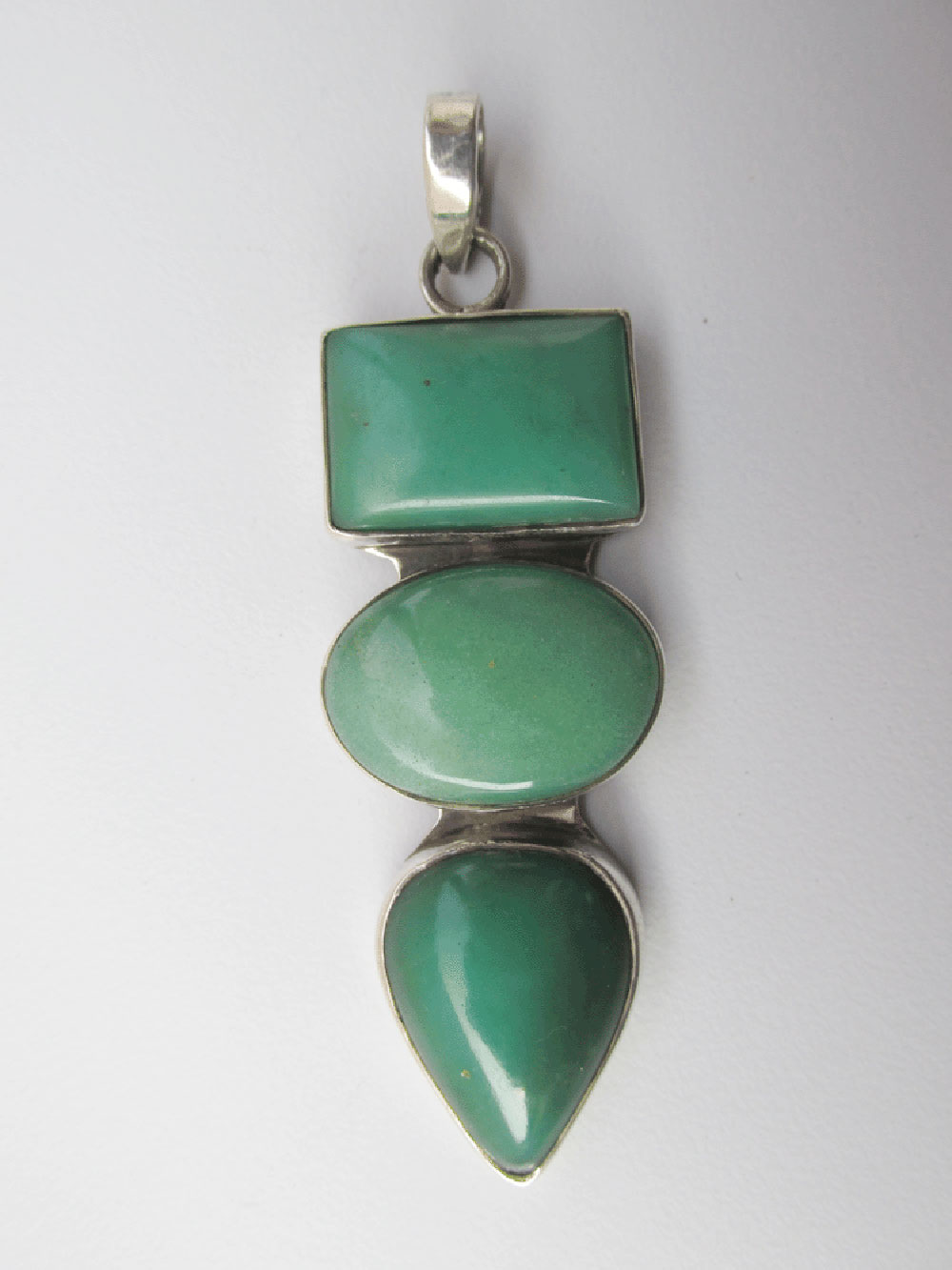 (P. 047) 925 Sterling Silver Green Opal Pendant